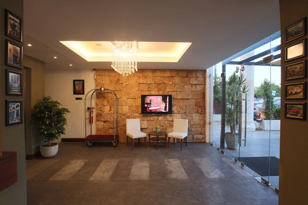 Monoberge Hotel Byblos Exteriör bild