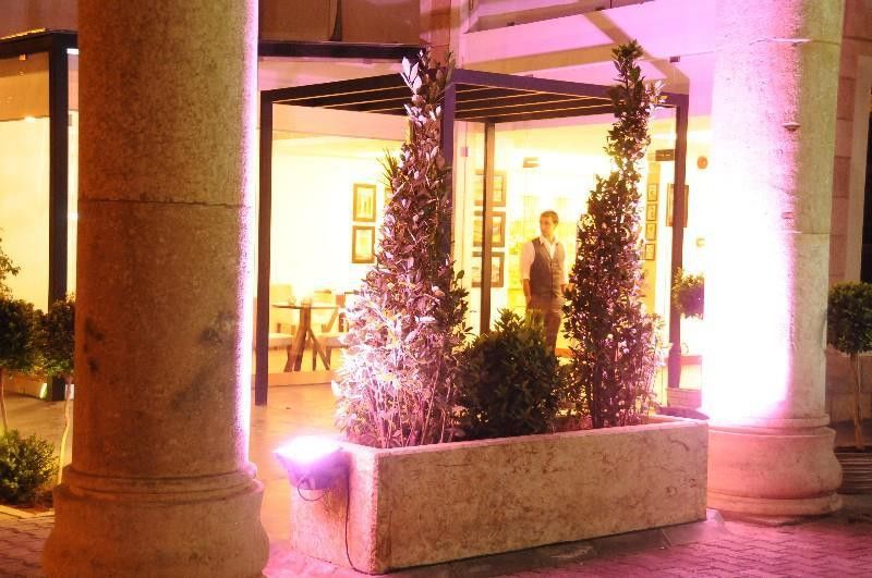 Monoberge Hotel Byblos Exteriör bild